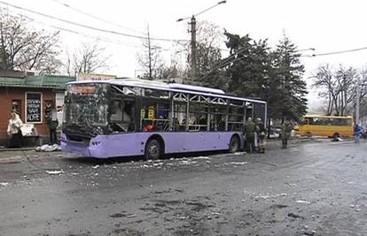 Granatirali autobusnu postaju u Donjecku, poginulo 13 ljudi 