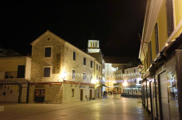 Paljenje prve adventske svijeće u Vodicima