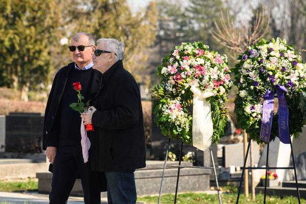 Zagrepčani posjećuju grob Milana Bandića na petu obljetnicu smrti 