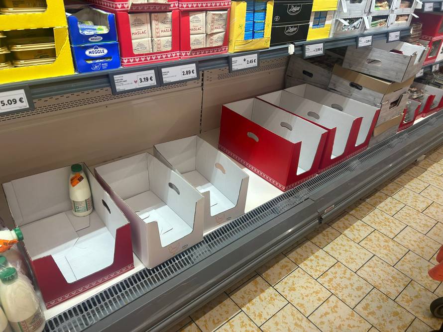 U trgovinama nema jaja: U velikim centrima police su sve praznije: Evo o čemu se radi!