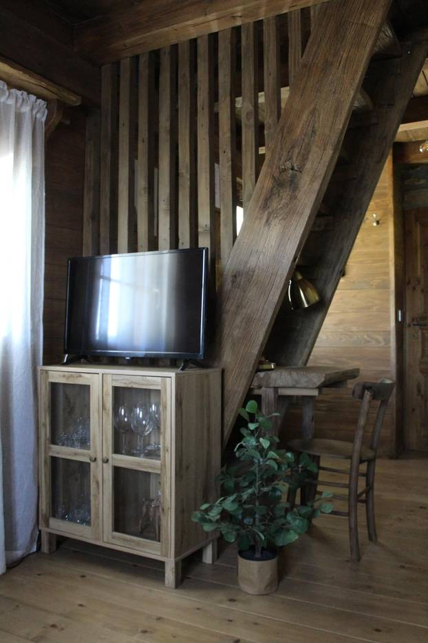 FOTO Ova kuća blizu Zagreba pravi je raj - filmove možete gledati iz bačve za kupanje!