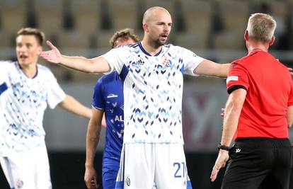 'Dinamovci ostali zarobljeni na stadionu u Skoplju dugo u noć'