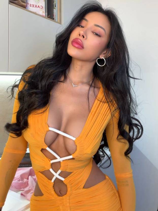 FOTO Seksi kuharica koja je zaludjela milijune: Nataly kuha u izazovnim izdanjima