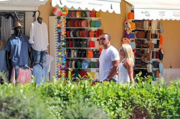 EKSKLUZIVNO Legendarni A-Rod posjetio je Rovinj i uživao u šetnji gradom sa svojom djevojkom
