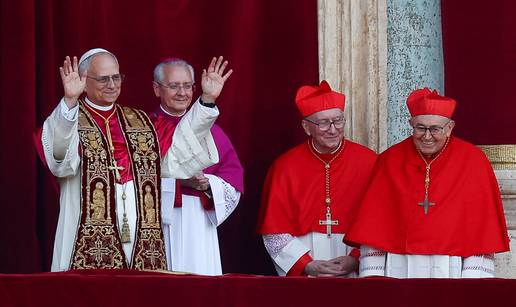 Vinko Puljić stajao je uz novog Papu dok se obraćao svijetu: Evo koja je bila njegova uloga