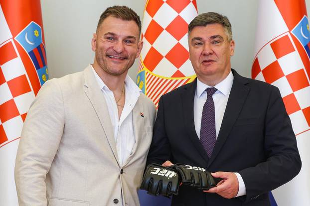 Zagreb: Predsjednik Zoran Milanović uručio je odlikovanje Stipi Miočiću
