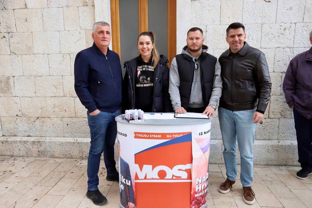 Split: Predsjednički kandidat Miro Bulj dao izjavu za medije