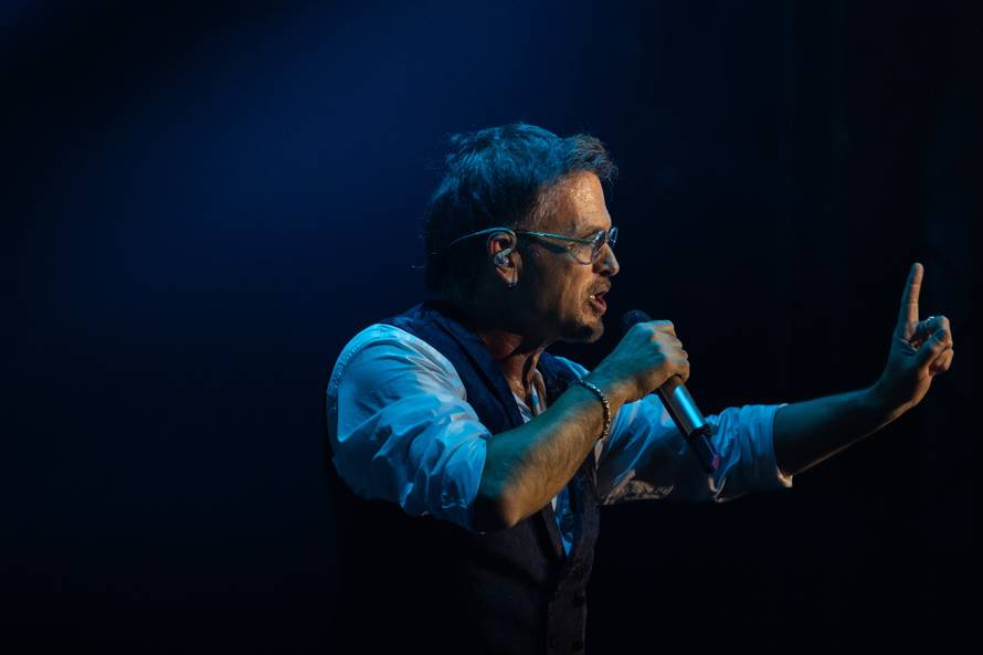 Zadar: Gibonni održao koncert u prepunoj dvorani Krešimira Ćosića