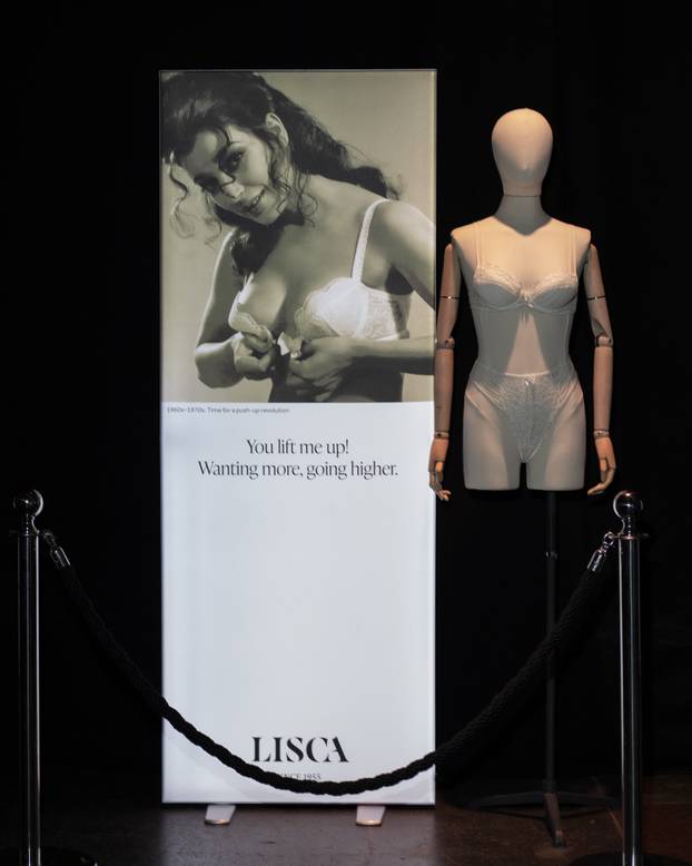 FOTO Lisca svoju 70. obljetnicu proslavila spektakularnom revijom donjeg rublja