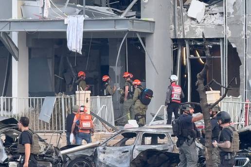 UŽIVO Veliki iranski napad na Izrael: 'Ispalili su 25 balističkih raketa. Odjekuju eksplozije!'