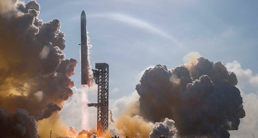 The SpaceX Starship and Super Heavy Booster lifts off on its 12th test fligh
