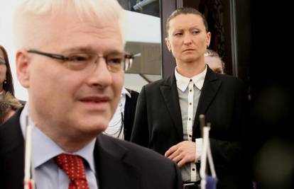 Josipovićev svaki korak pratila tjelohraniteljica mrka pogleda