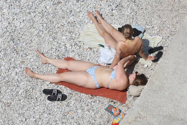 Rijeka: Oni hrabriji uživali u kupanju, a manje hrabri samo u sunčanju na plaži