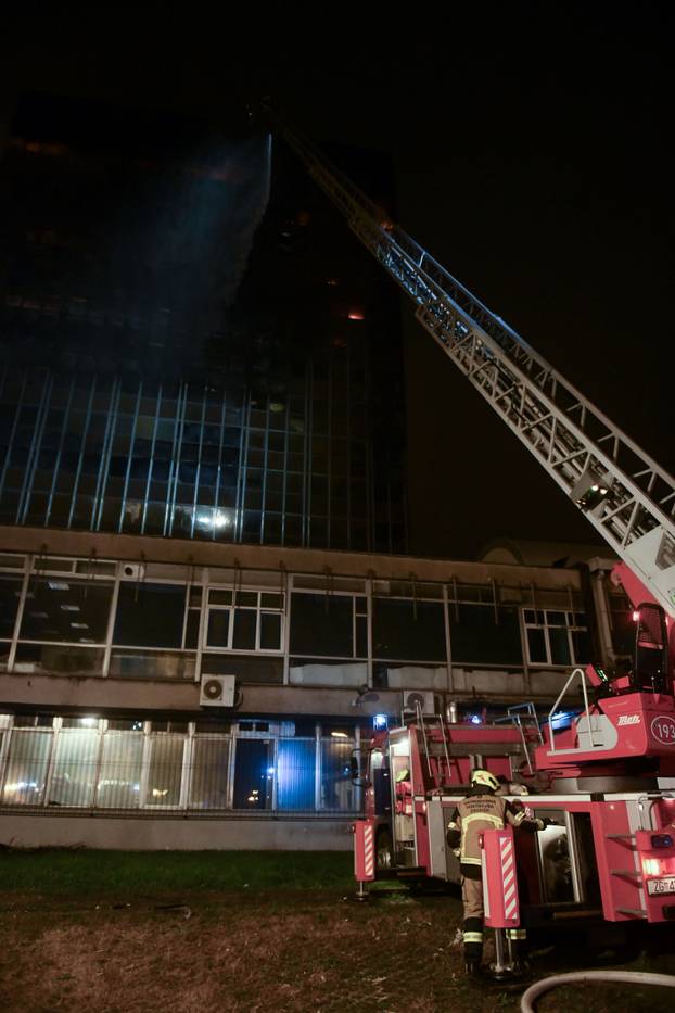 Zagreb: Požar u Vjesnikovom neboderu
