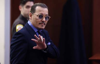 Johnny Depp upozorio na lažne profile pod njegovim imenom: 'Budite oprezni, uvjerljivi su'