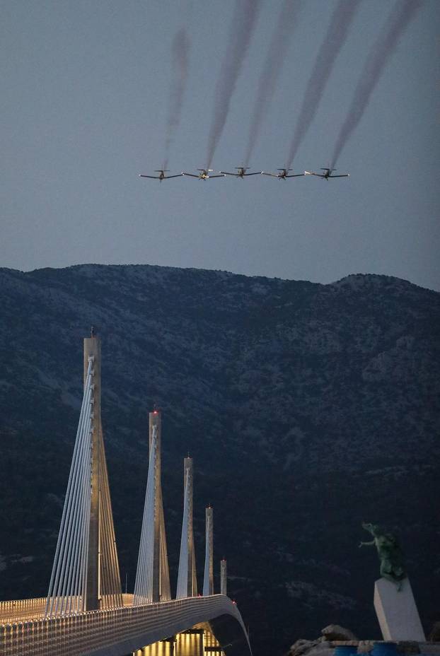 Krila oluje iznad Pelješkog mosta