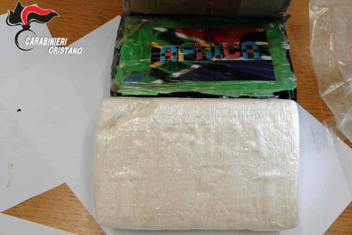 Kiša kokaina u Italiji: Pilot promašio metu, kovčeg vrijedan 9 milijuna eura pao im na kuću