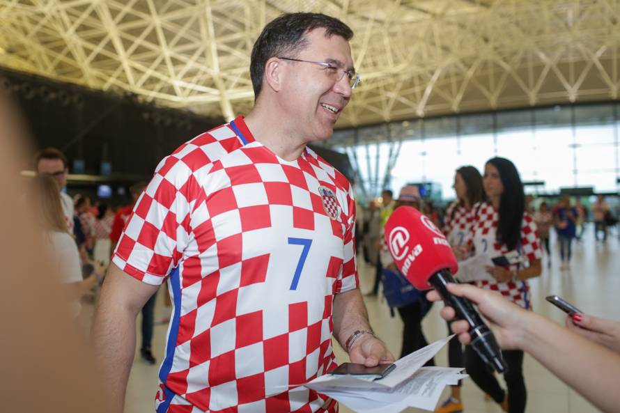 Zagreb: Brojne osobe iz javnog Å¾ivota odlaze Äarter letom na finalnu utakmicu HrV - FRA