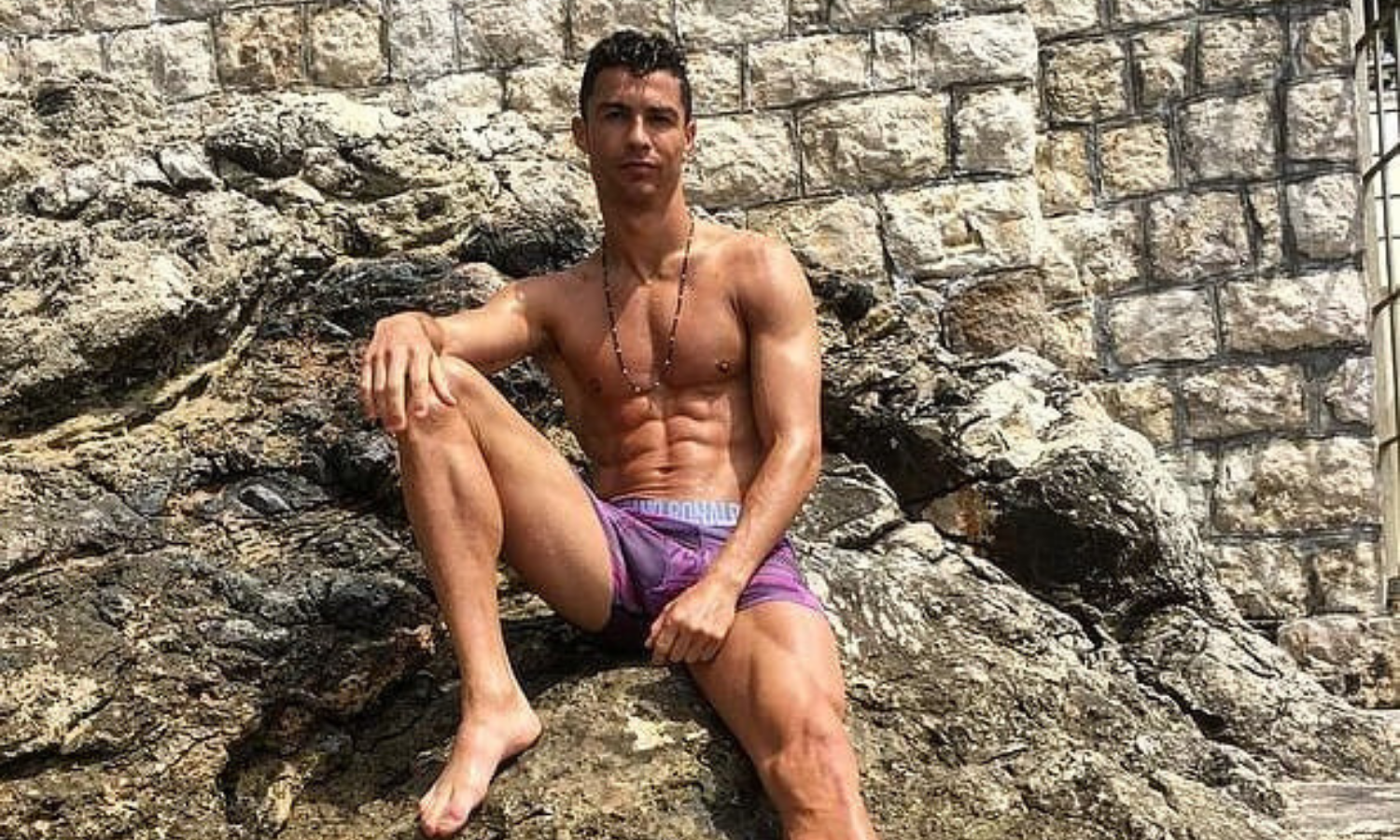 Cristiano u raju: U Dubrovniku se isklesan sunča na stijenama