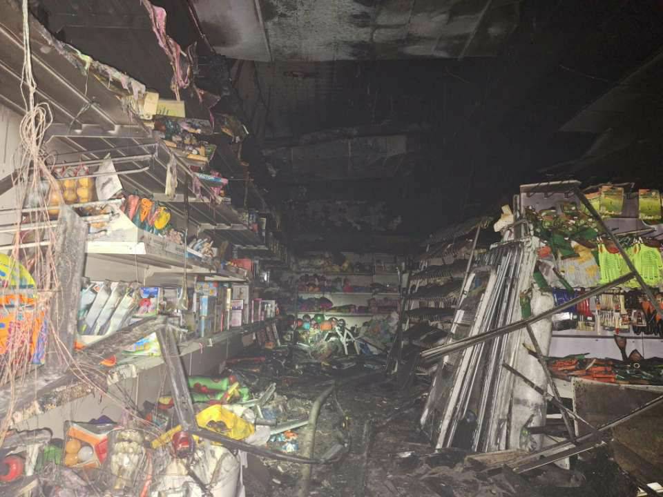 FOTO U požaru u Sv. Ivanu Zelini ozlijeđen vatrogasac, a četvero ljudi ostalo zarobljeno u kasinu
