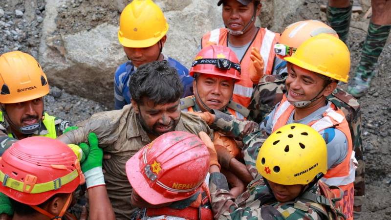 VIDEO Čudo nakon katastrofe u Nepalu: Dvoje ljudi spašeno iz tunela 9 dana nakon poplava