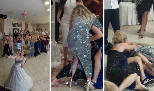 VIDEO Bitka za buket: Snimka s vjenčanja u BiH je hit. Tri dame u makljaži, valjaju se po podu...