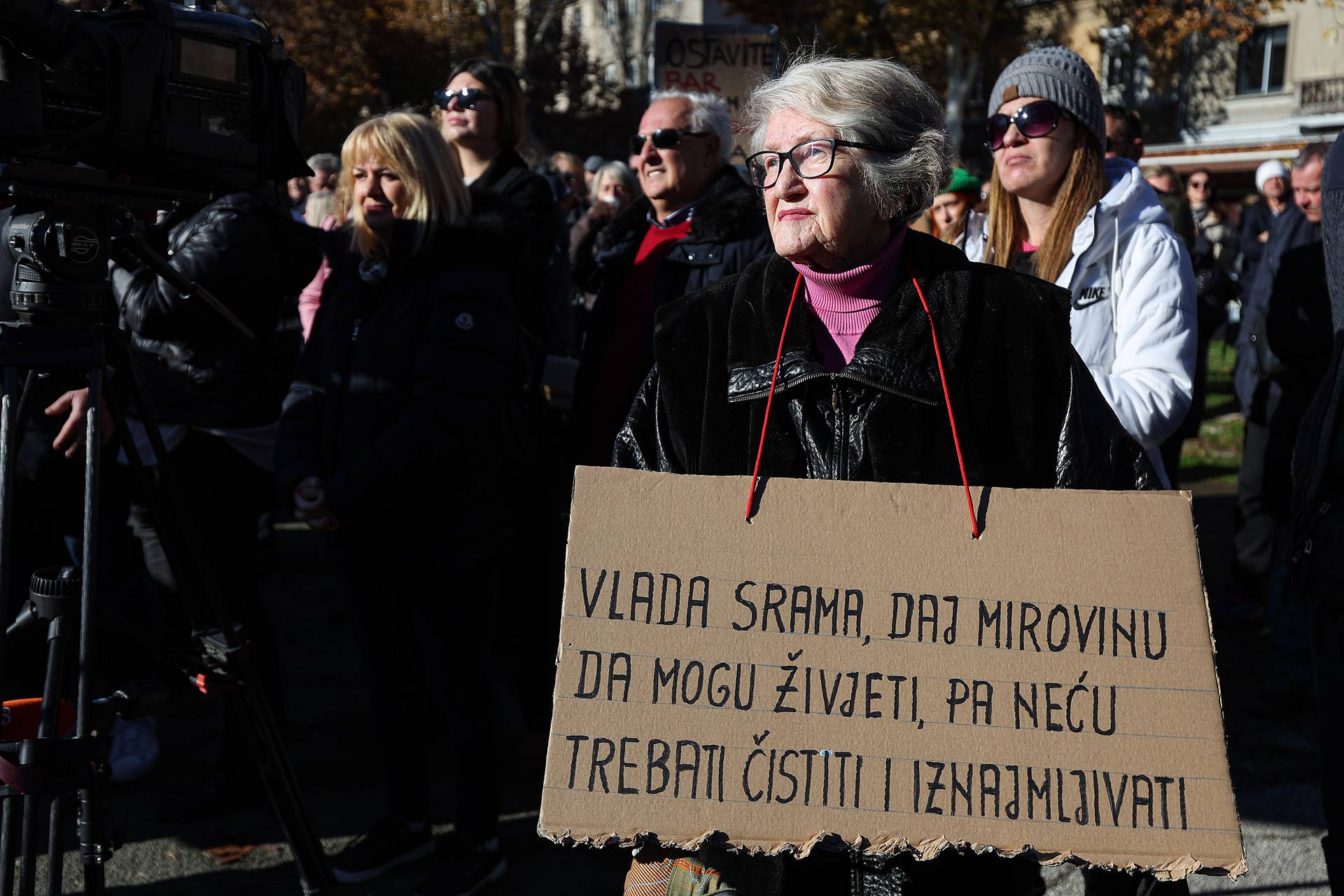 Zagreb: Prosvjed inicijative "Spasimo male obiteljske iznajmljivače"