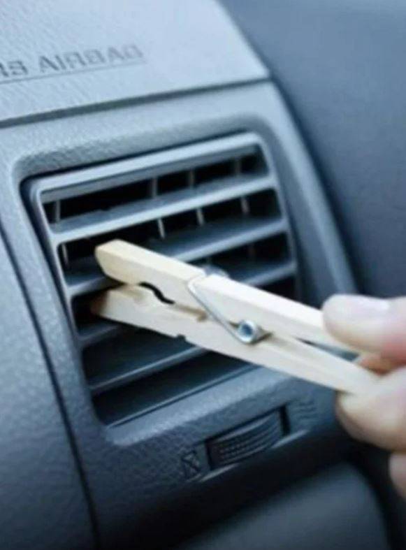 Jeftini trik uz koji će vam auto dulje lijepo mirisati - tajna je u kvačici na ključnom mjestu
