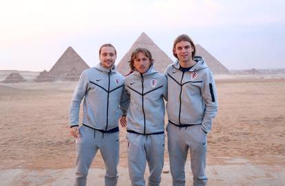 Kairo: Hrvatski nogometni reprezentativci obišli su piramide