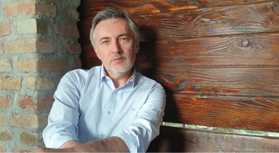 Isus je odgovarao na pitanja. Škoro se skriva na Facebooku