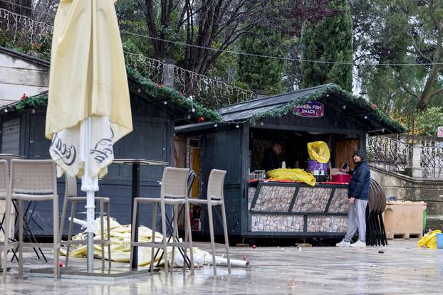 Zadar: Uklanjaju se adventske kućice