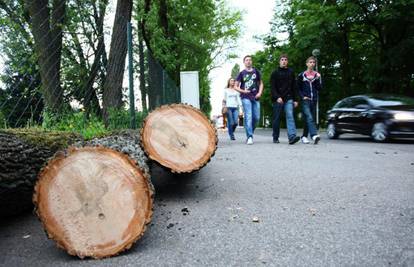 Jaki vjetar uzrokovao kolaps u Zagrebu, ulice bile zatvorene