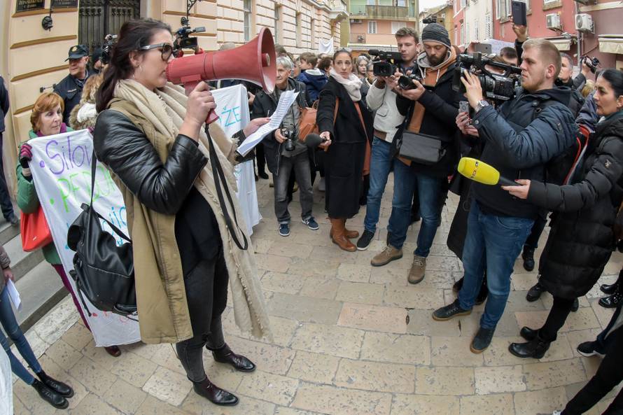 Zadar: Prosvjed graÄana protiv puÅ¡tanja Darka KovaÄeviÄa na slobodu