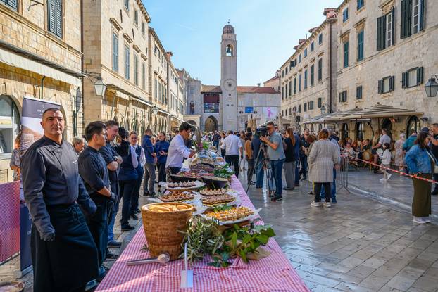 Dubrovnik: Tradicionalna Dubrovačka trpeza na Stradunu