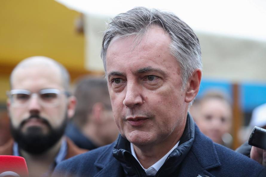 Zagreb: Prikupljanje potpisa za Miroslava Škoru, kandidata za predsjednika