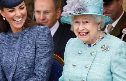 Kraljica se svojedobno našalila s američkim turistima: 'Nisu je prepoznali, tražili su da ih slika'