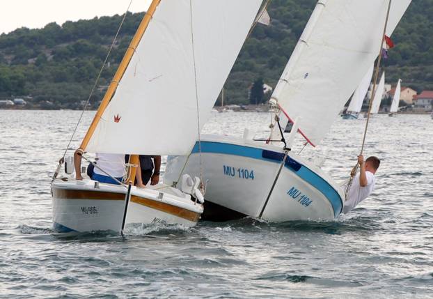 FOTO Čuvari stoljetne tradicije: Drveni brodovi utrkivali se na 'Regati za dušu i tilo' u Betini