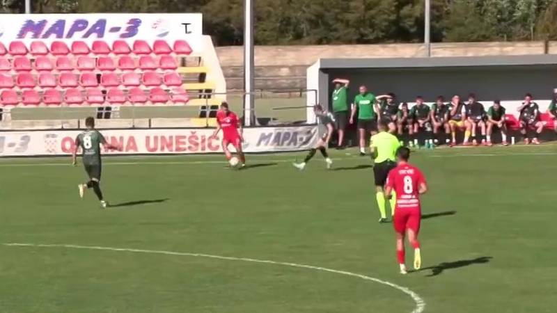 Je li ovo najbizarniji gol sezone? Igrač Zagore zabio s 50 metara