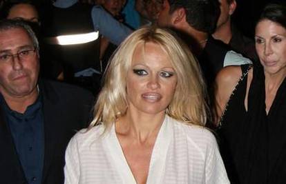 Pamela Anderson pokazala bradavice na Grand Prixu