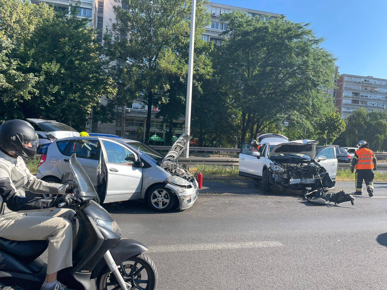 VIDEO Sudarili se usred jutarnje gužve, kaos na Slavonskoj: 'Samo je naletio u moju traku'