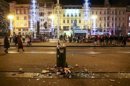 Zagreb: Smeće na gradskim ulicama nakon proslave Nove godine 