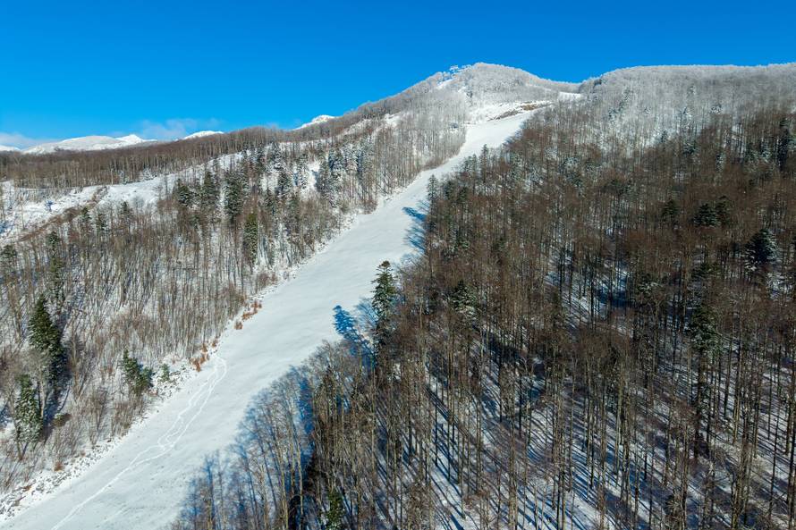 Pogled iz zraka na skijalište Platak pod snijegom