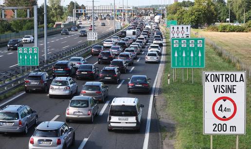 FOTO Gužve na naplatnim kućicama u Lučkom prema moru