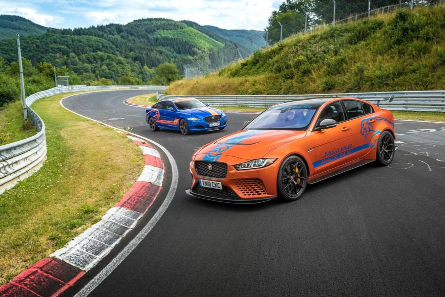 Jaguar nudi 'taksi vožnju' u limuzini XE SV Project 8