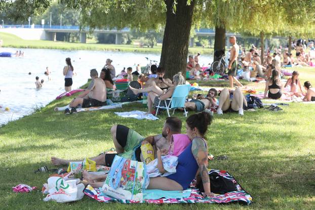 Karlovac: Otvorena sezona kupanja na Foginovom kupalistu