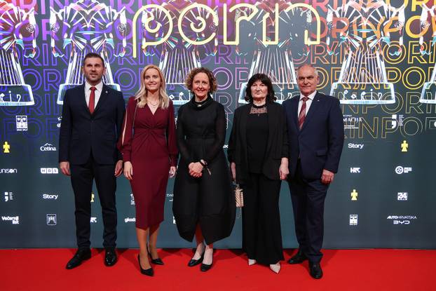 Split: Dolazak uzvanika na svečanu dodjelu 33. glazbene nagrade Porin