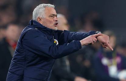 'Tresla se brda, rodio se miš!' Jose Mourinho saznao kaznu za napad na trenera Galatasaraya