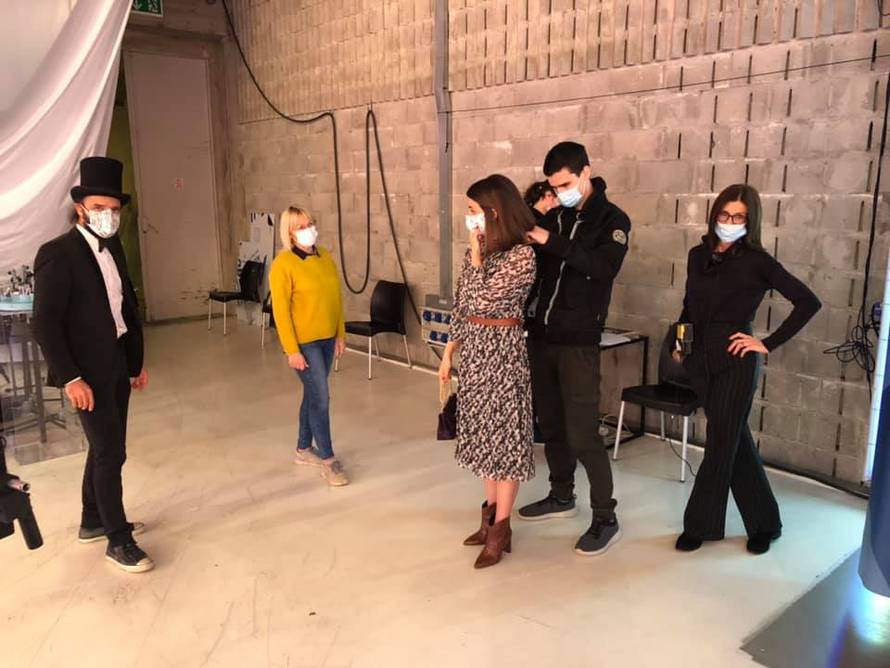 Kao u Titaniku: Drma li ga drma i to pošteno, a on svira klavir...