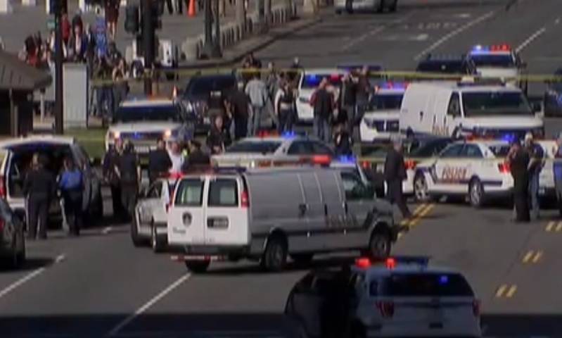 Pucnjava kod zgrade Kongresa: Autom se zabio ravno u policiju