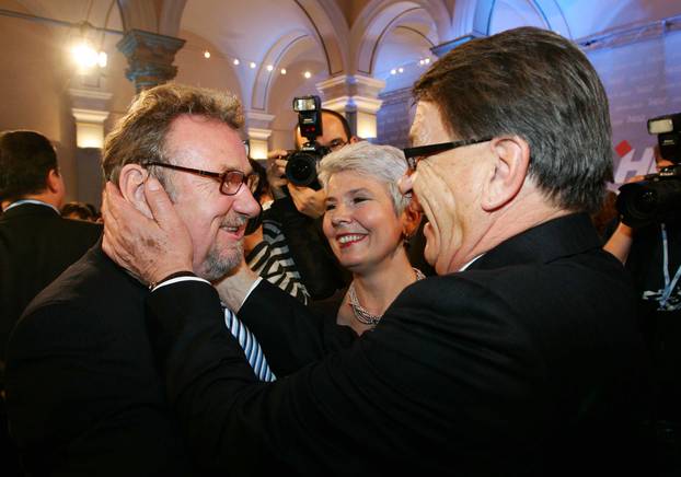 2007. Predsjednik HDZ-a Ivo Sanader najavio da o?ekuje mandat za sastavljanje vlade 